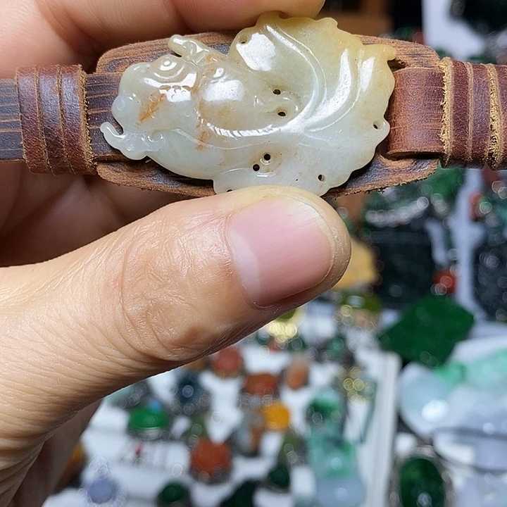 翡翠未镶嵌吊坠(赠链)