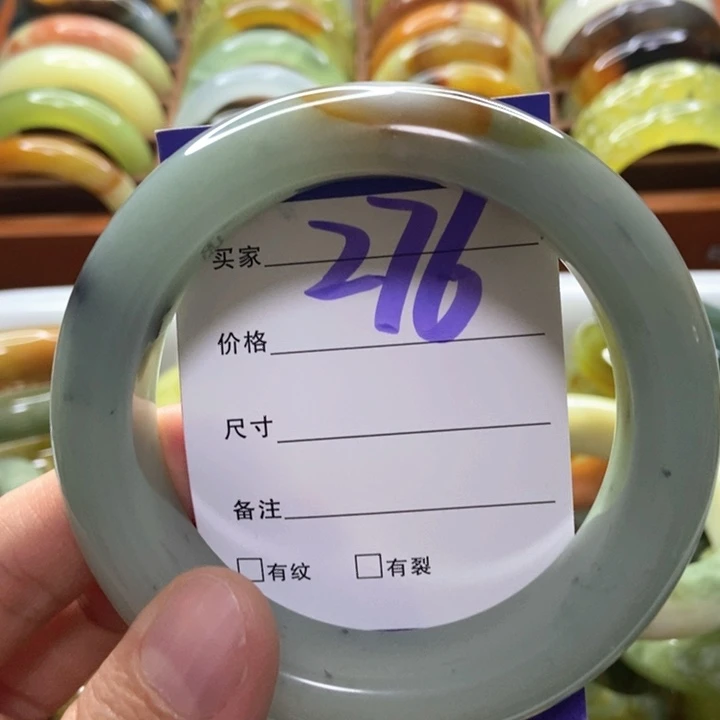 淡***味未镶嵌蛇纹石玉手镯