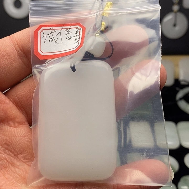 石英质玉颈饰未镶嵌诚*