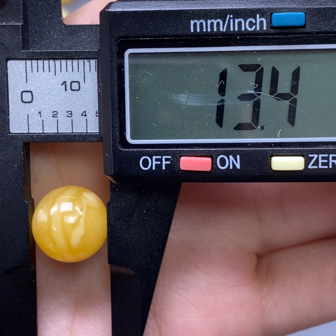 未镶嵌琥珀裸石纯天然