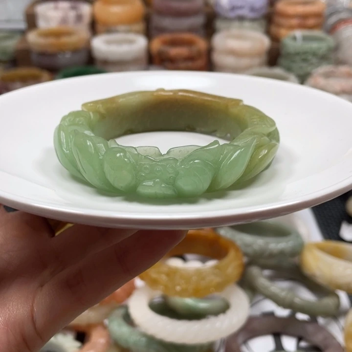 石英质玉手镯未镶嵌