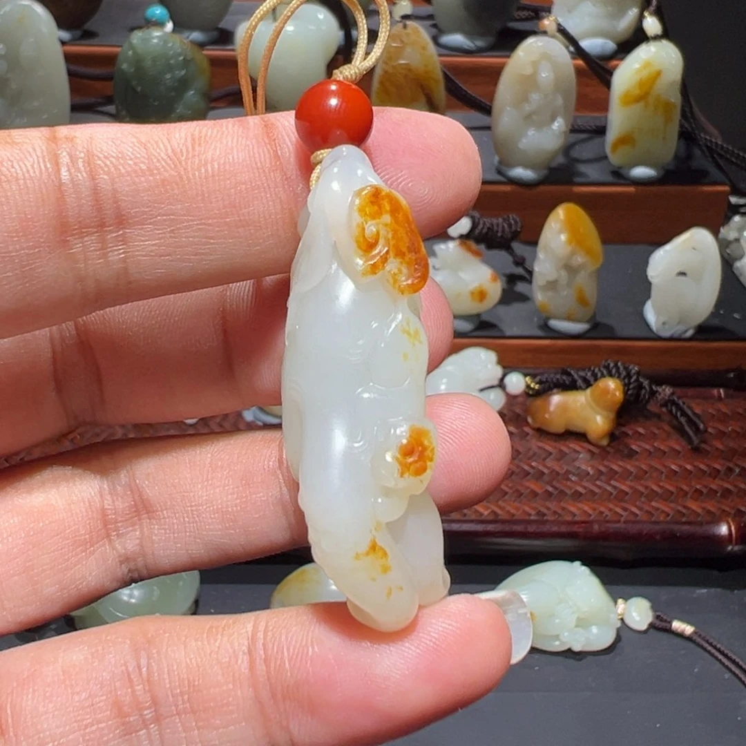 颈饰未镶嵌和田玉（子料）万**意