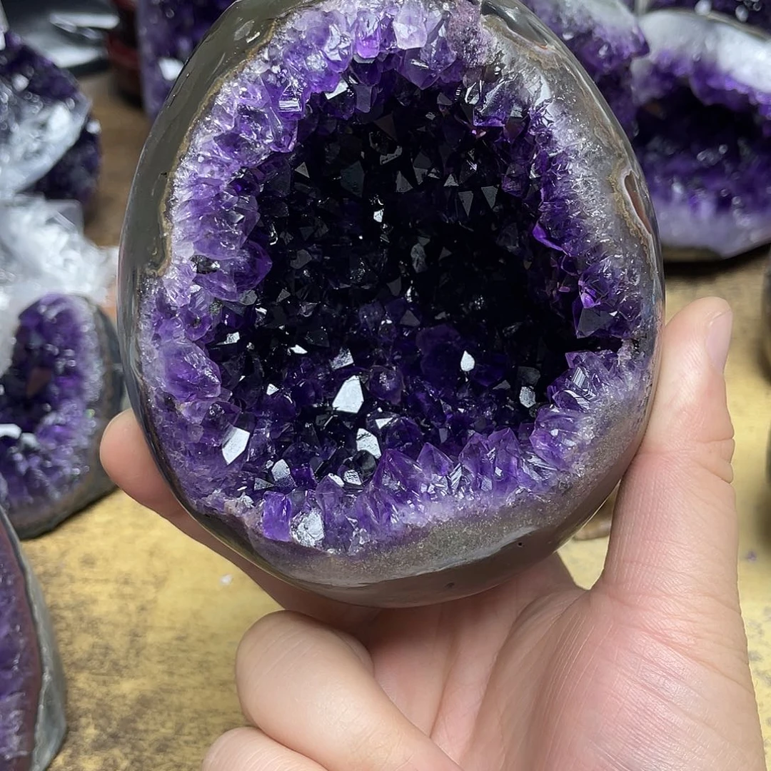 刘***究未镶嵌紫晶大型摆件（非配饰）