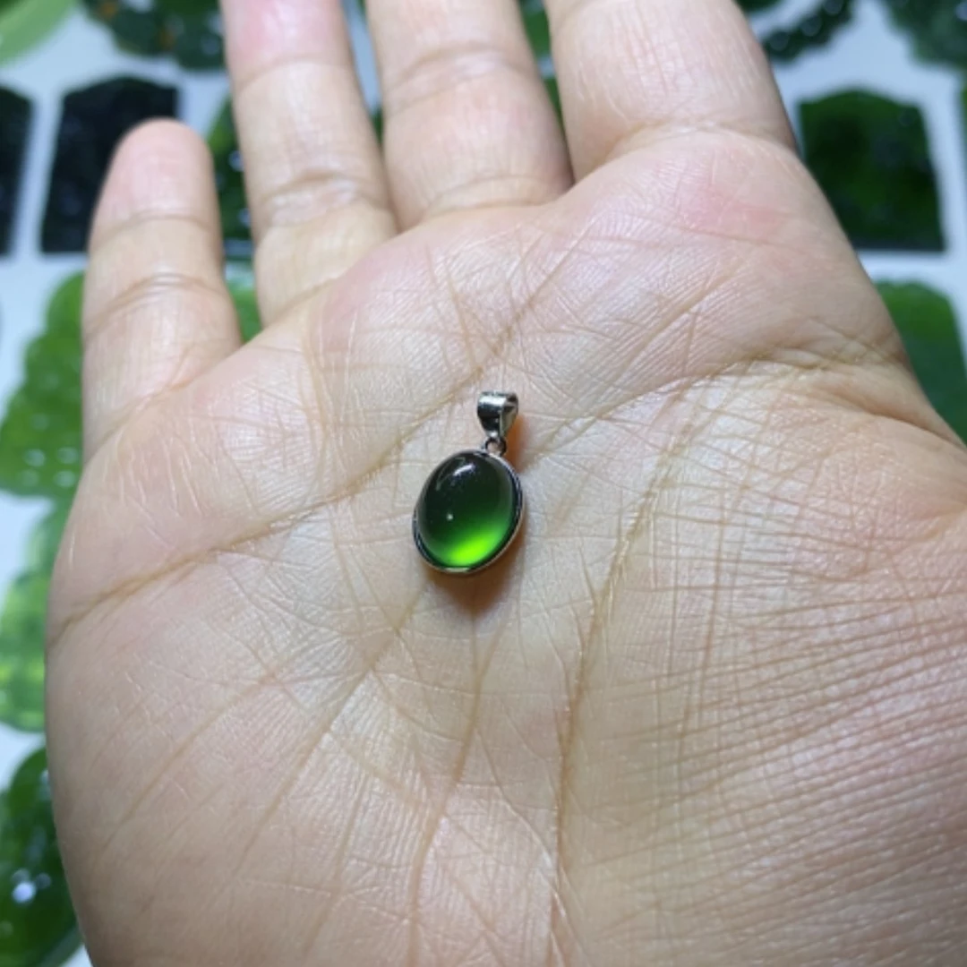 【闪购商品】银S925镶嵌蛇纹石玉颈饰