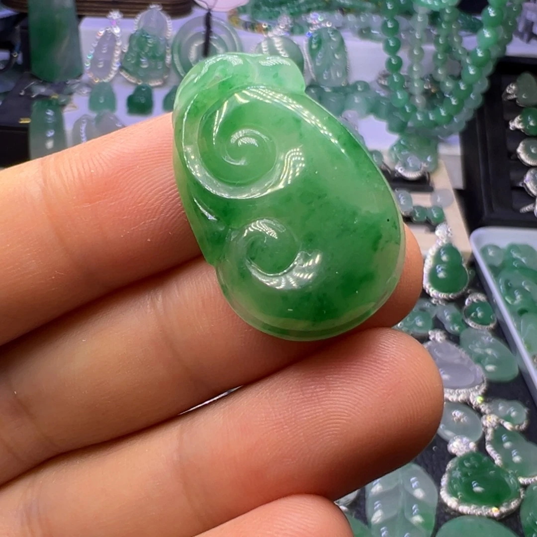 石英质玉（非洲翠）未镶嵌颈饰