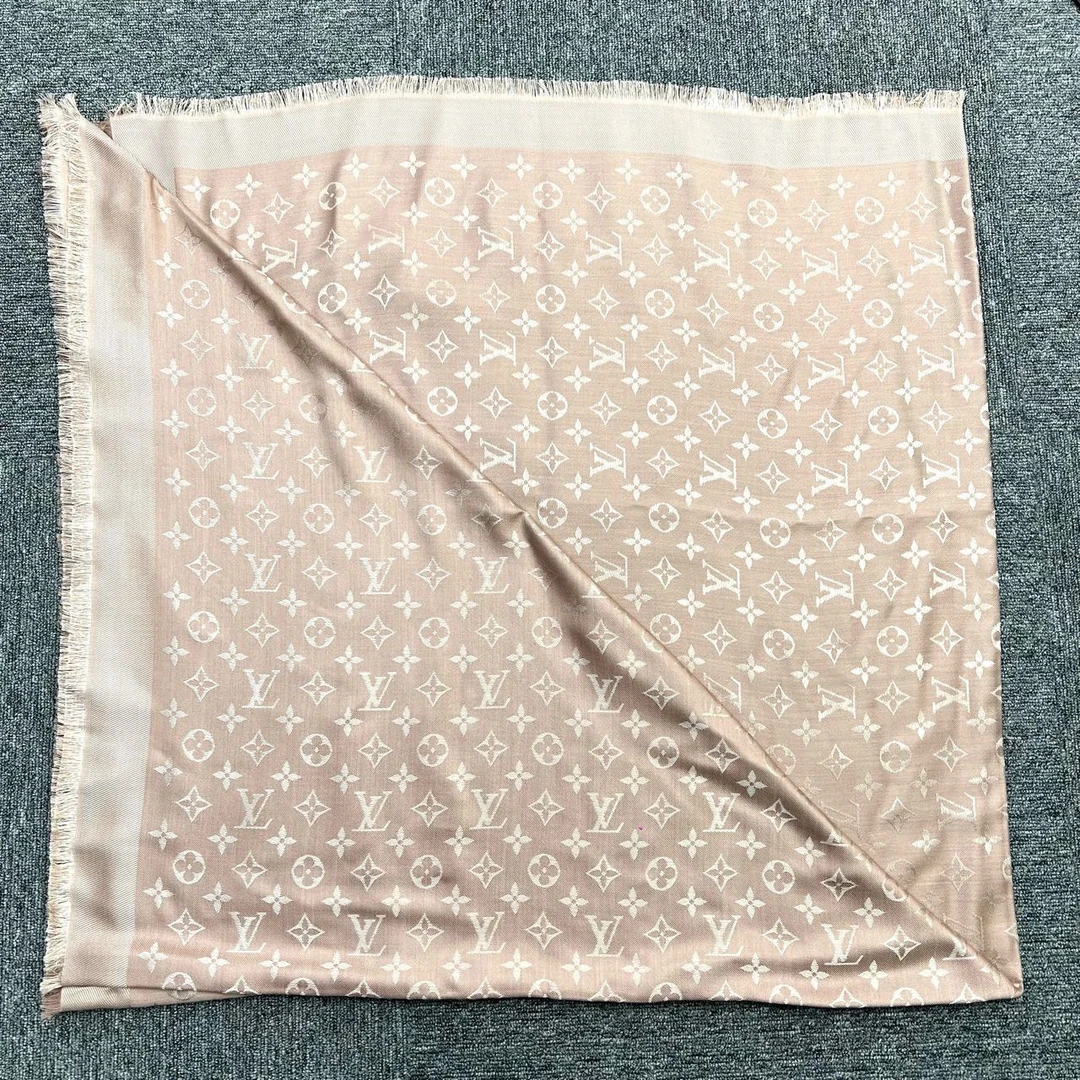 全新未使用 LouisVuitton/路易威登 粉色老花满印流苏围巾/05192