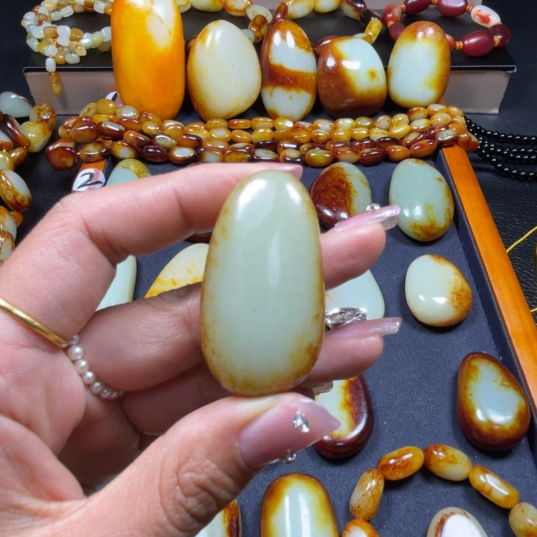 未镶嵌手链和田玉小*哥