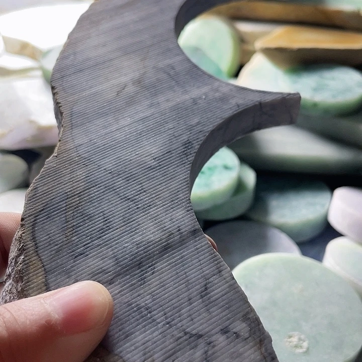 翡翠挂件未镶嵌毛料59