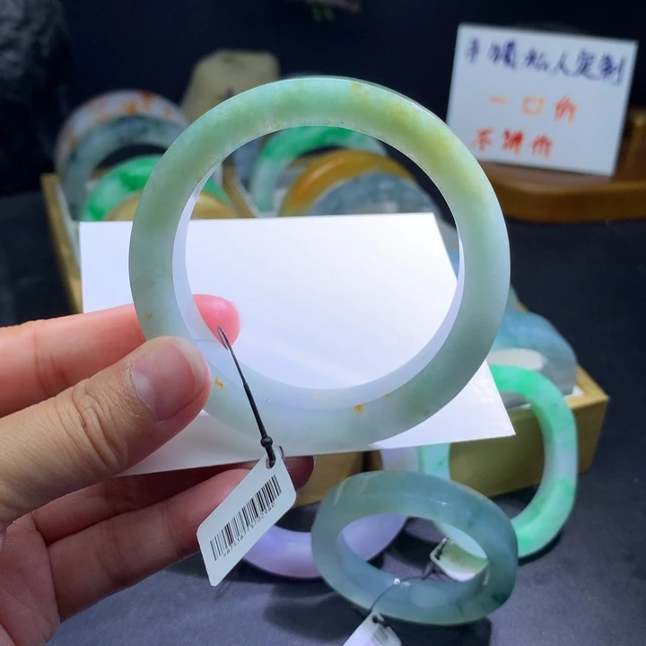 定制翡翠未镶嵌翡翠手镯
