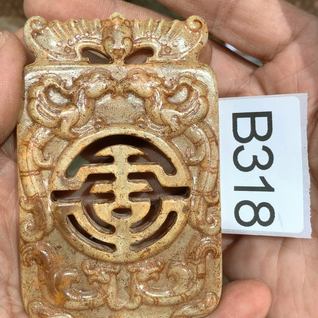 颈饰未镶嵌和田玉小**?