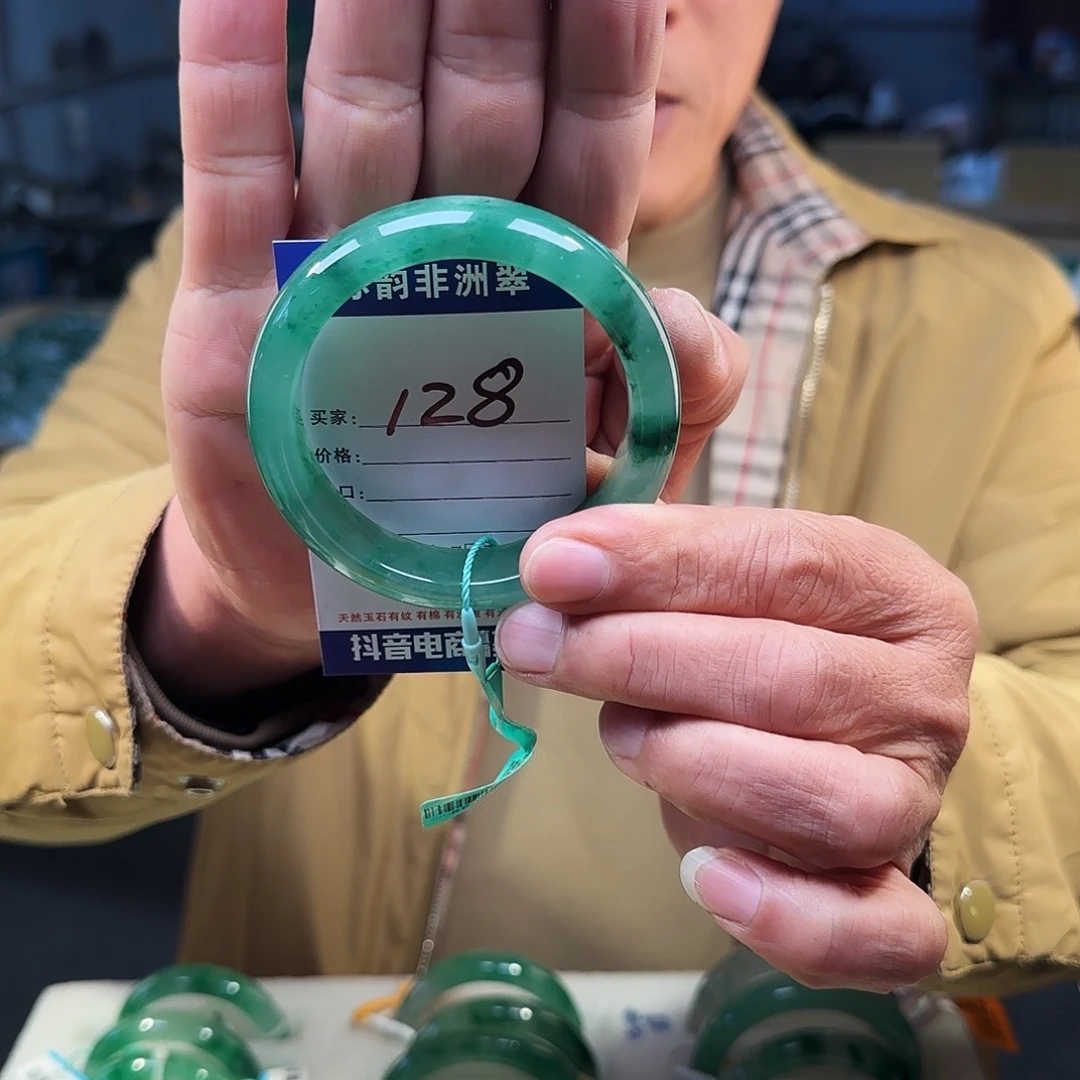 石英质玉（非洲翠）未镶嵌手镯