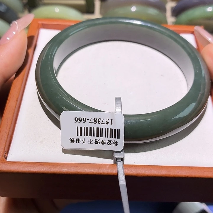 和田玉未镶嵌手镯64+