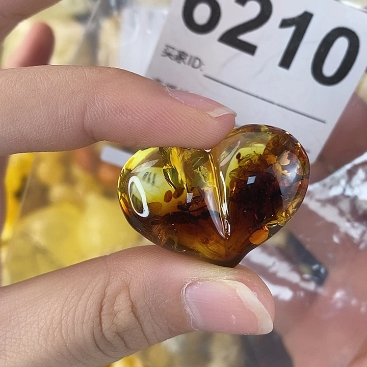 蜜蜡未镶嵌珠宝奇石