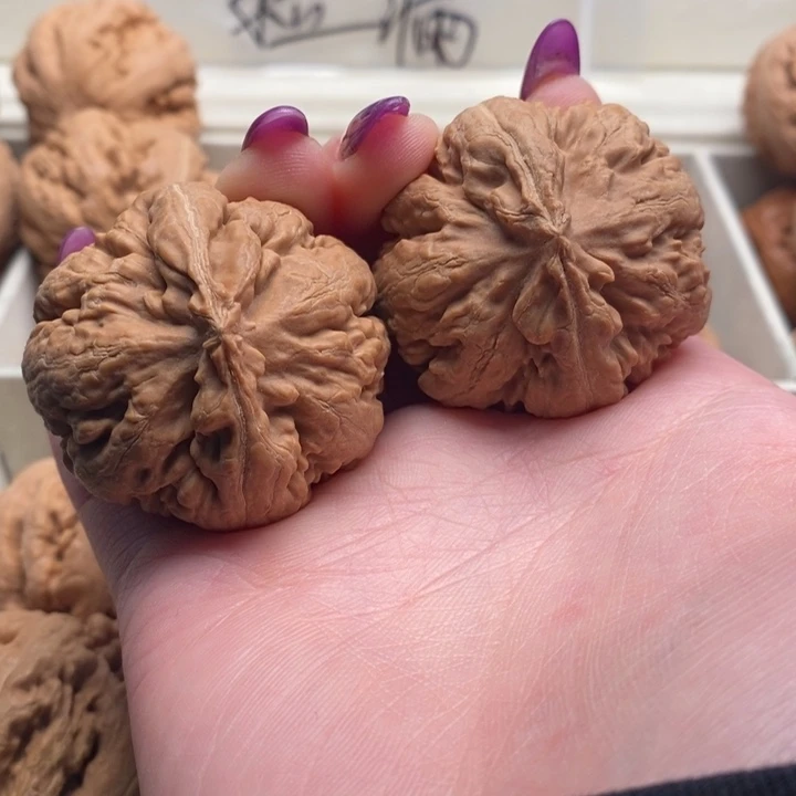 煮***的文玩核桃吊坠霸王龙