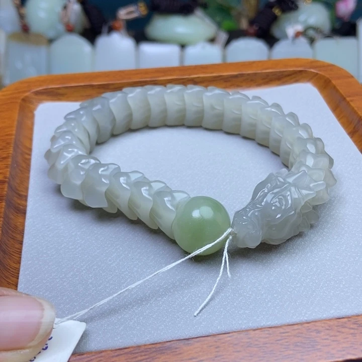 和田玉未镶嵌颈饰t**u