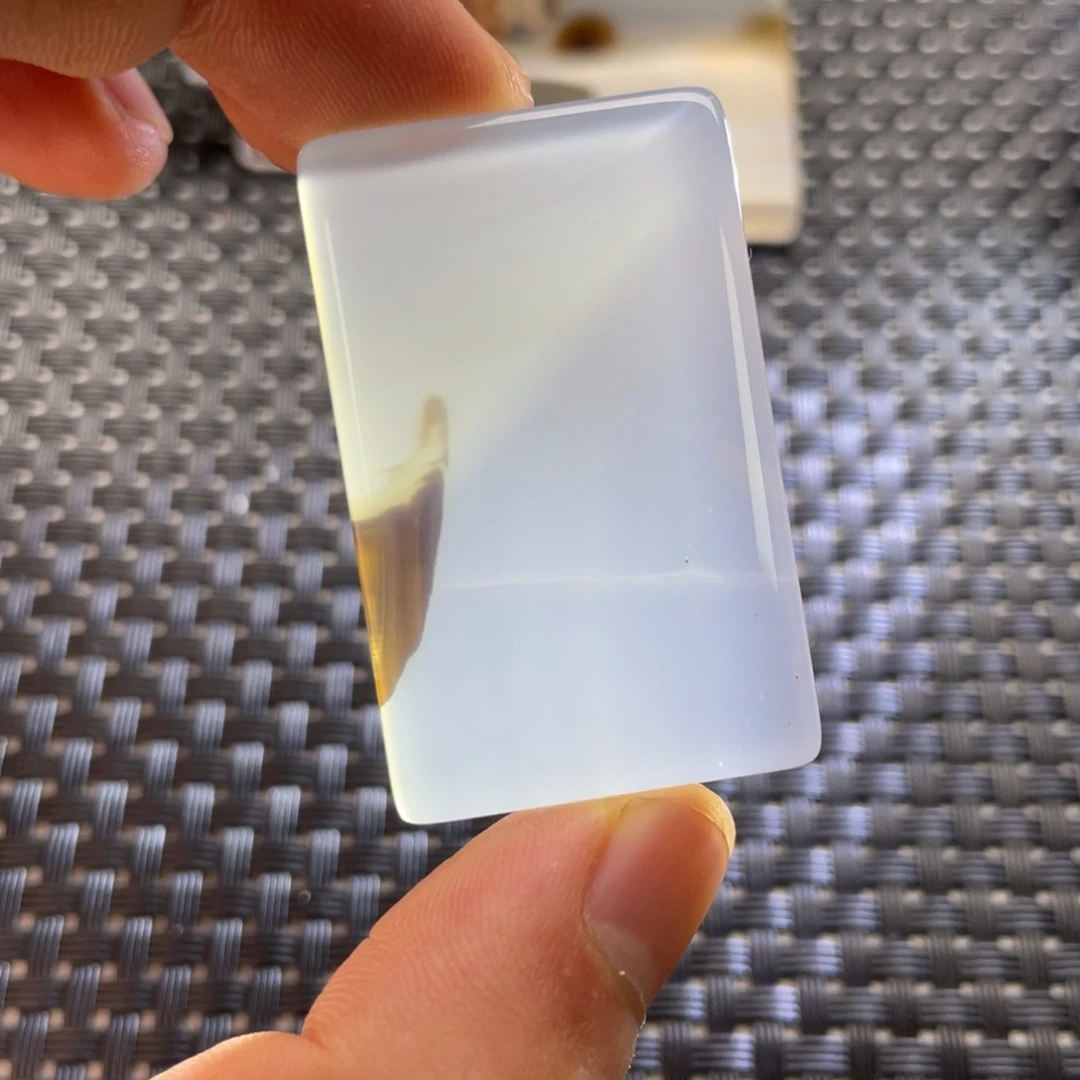 未镶嵌颈饰玛瑙/玉髓牛*