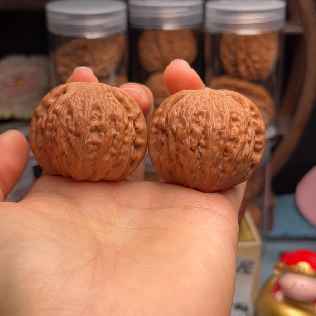 把件文玩核桃铁锤中高 41 克重42g 有俩黄丝