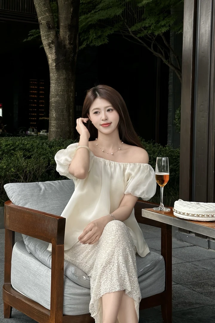 【BAGALIO】桑蚕丝纯色一字肩泡泡袖上衣2911