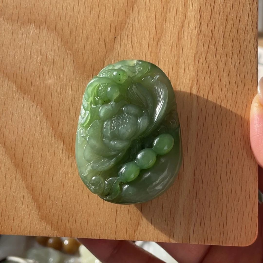 和田玉未镶嵌颈饰荷花鱼