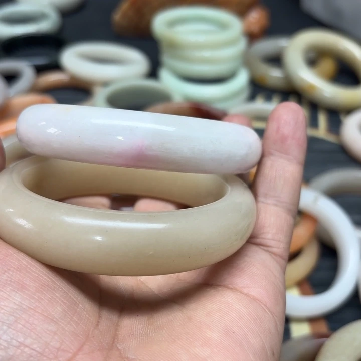 单***蝶石英岩玉合金颈饰