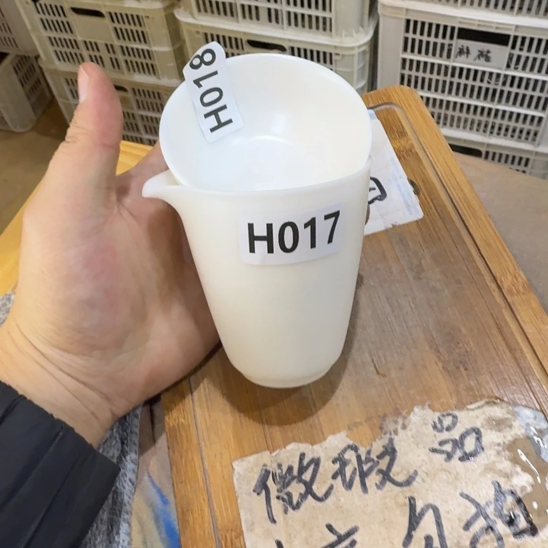 微瑕疵介意勿拍陶瓷器皿B065