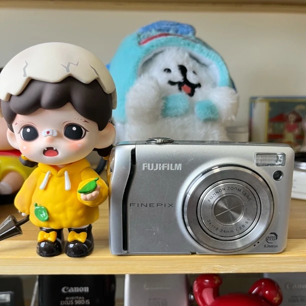 9新  富士f40fd 830w像素 网红款 成色如图配件齐