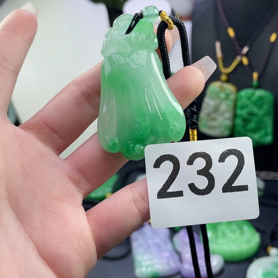 翡翠未镶嵌吊坠(赠链)