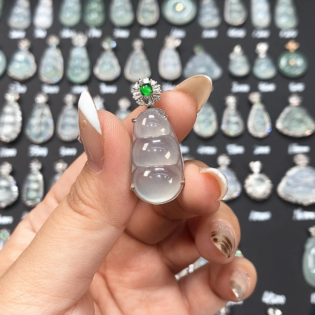 翡翠18K金镶嵌颈饰