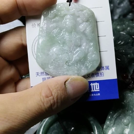 翡翠未镶嵌颈饰挂件