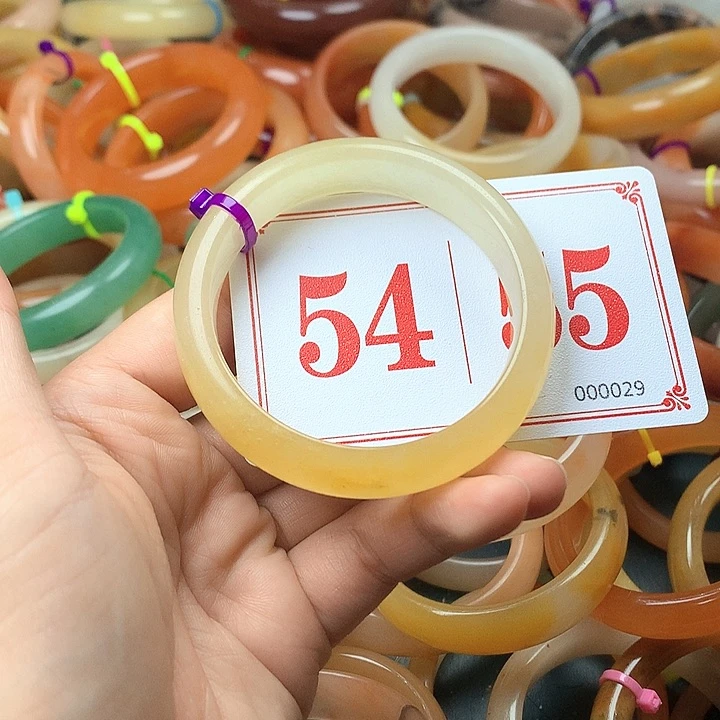 未镶嵌石英质玉（黄龙玉）手镯