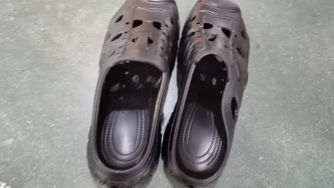 黑色纯色EVE防滑防臭洞洞鞋 发1