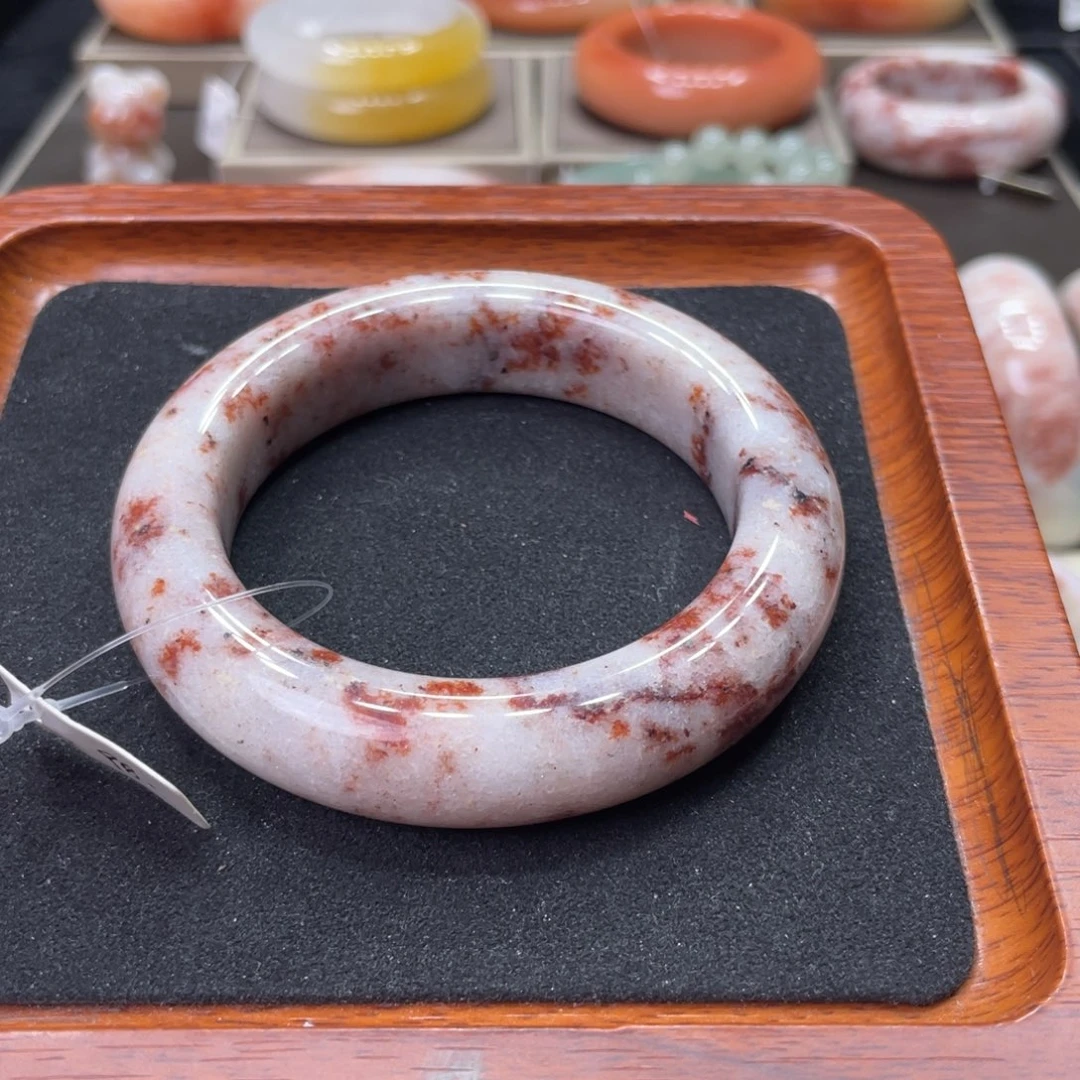 未镶嵌手镯石英岩玉