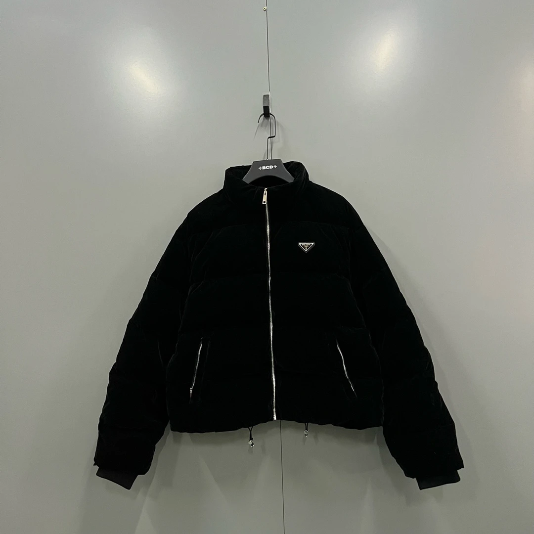 95新 Prada/普拉达 xy 黑色丝绒三角标羽绒服 M码 304811 瑕疵