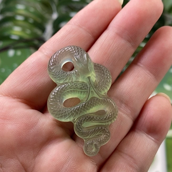 未镶嵌蛇纹石玉颈饰