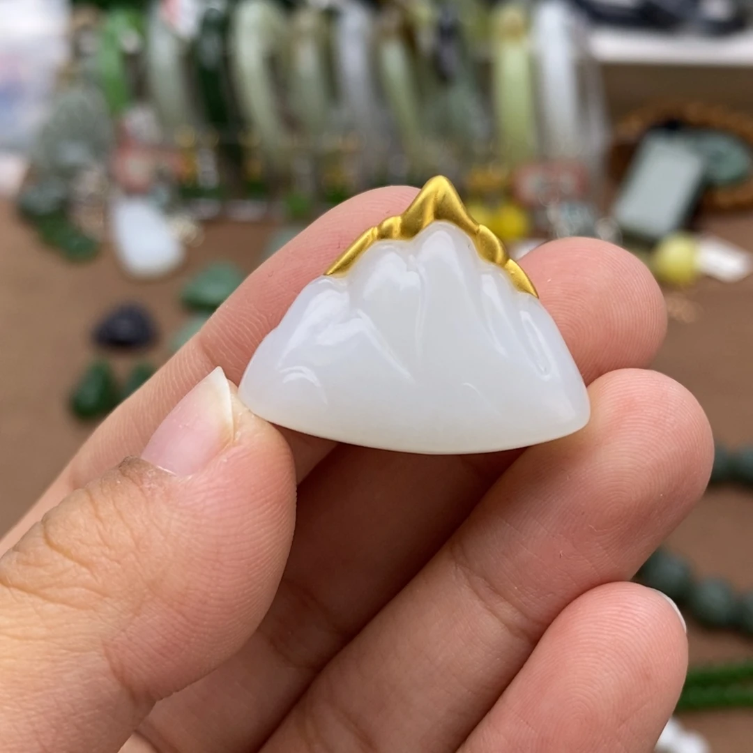 颈饰18K金镶嵌和田玉