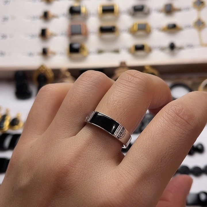 翡翠18K金镶嵌戒指翡翠