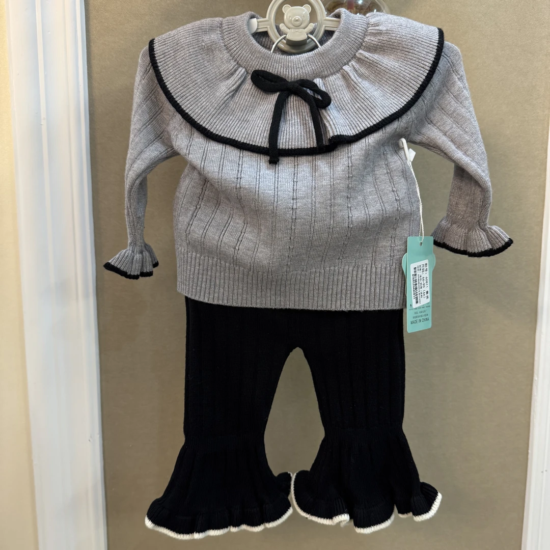 女宝灰色上衣黑色裤子两件套款