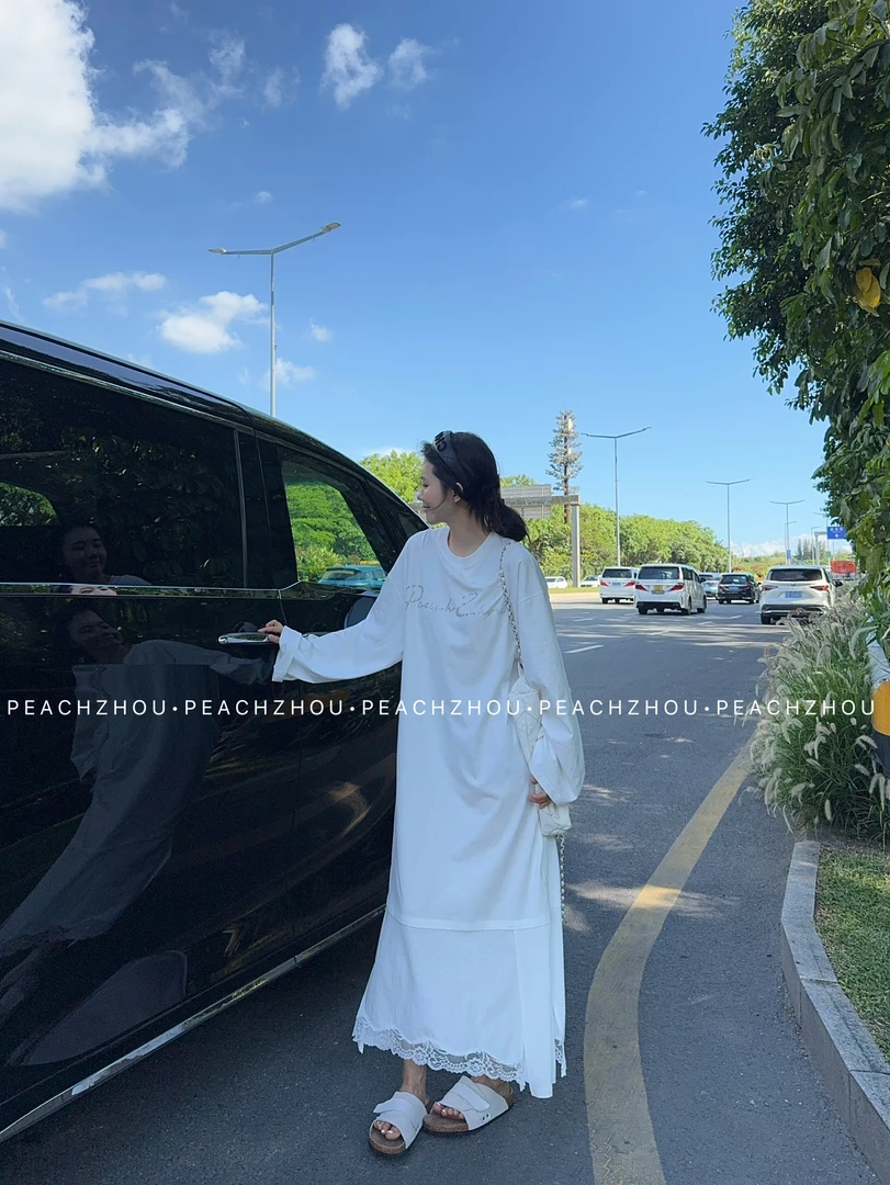 『PEACHZHOU』烫钻徽标蕾丝花边裙摆宽松休闲圆领长款长袖T恤连衣裙