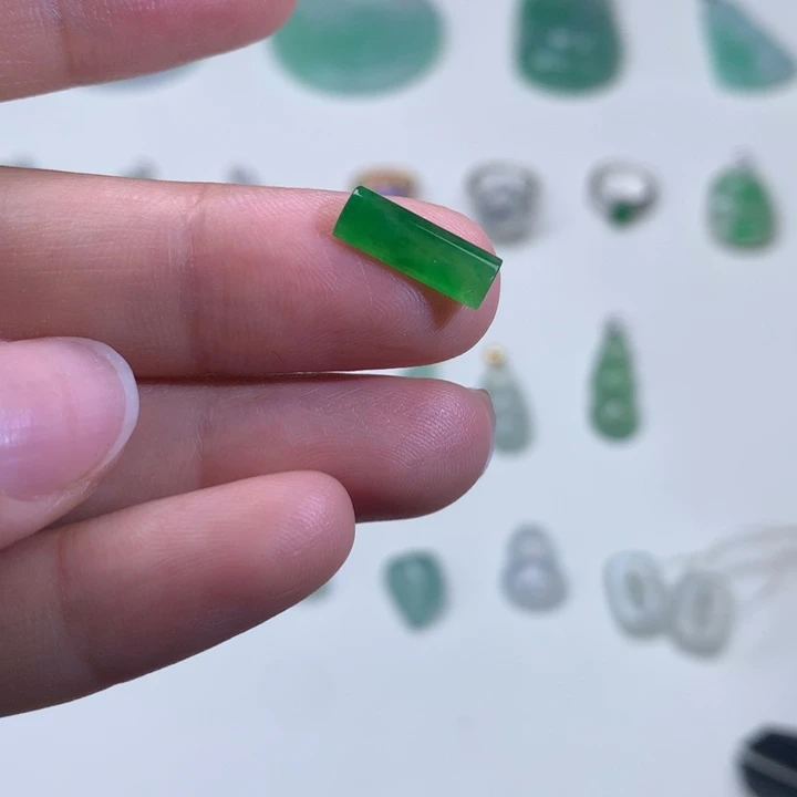 翡翠未镶嵌颈饰马鞍
