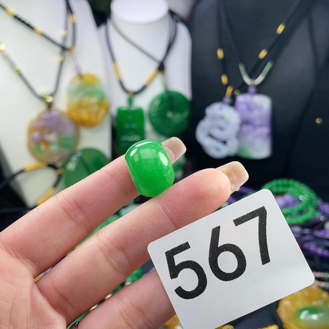 翡翠未镶嵌吊坠(赠链)