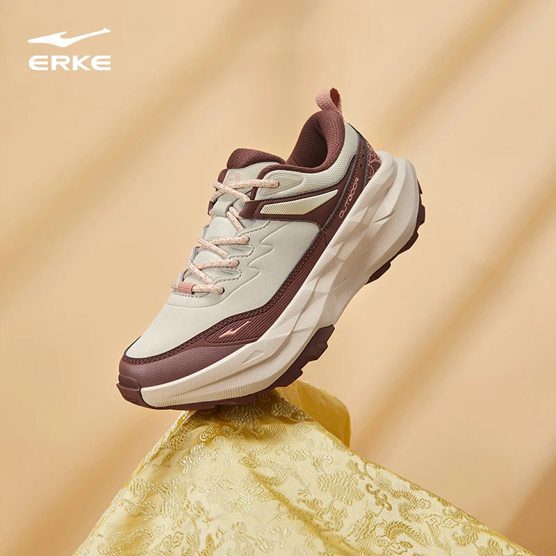 鸿星尔克龙飞凤舞休闲鞋厚底防水运动鞋51124402129