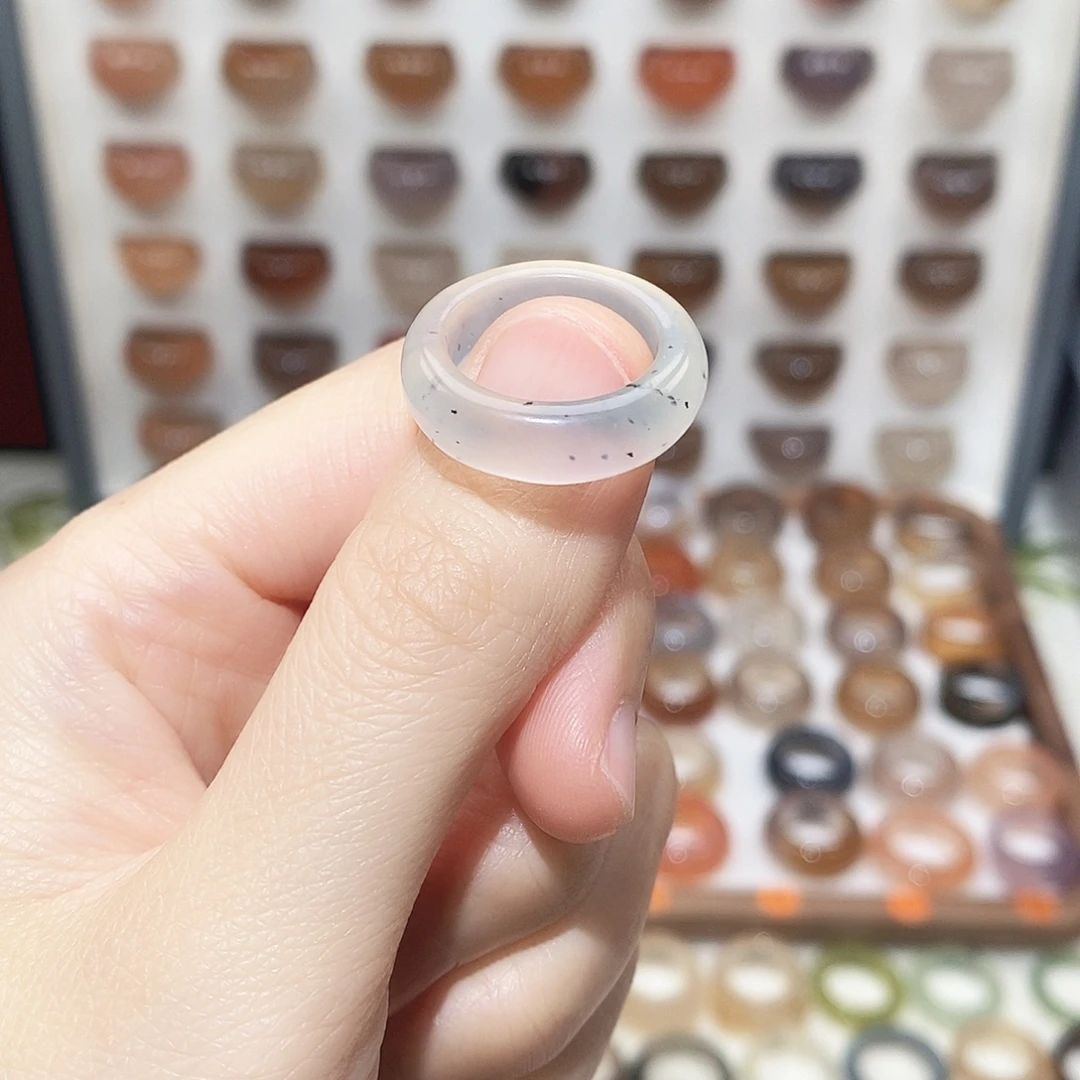 玛瑙/玉髓未镶嵌戒指港11码岫玉不退换