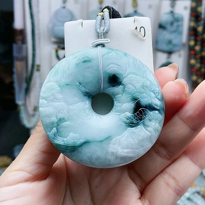 颈饰足铂镶嵌翡翠翡翠