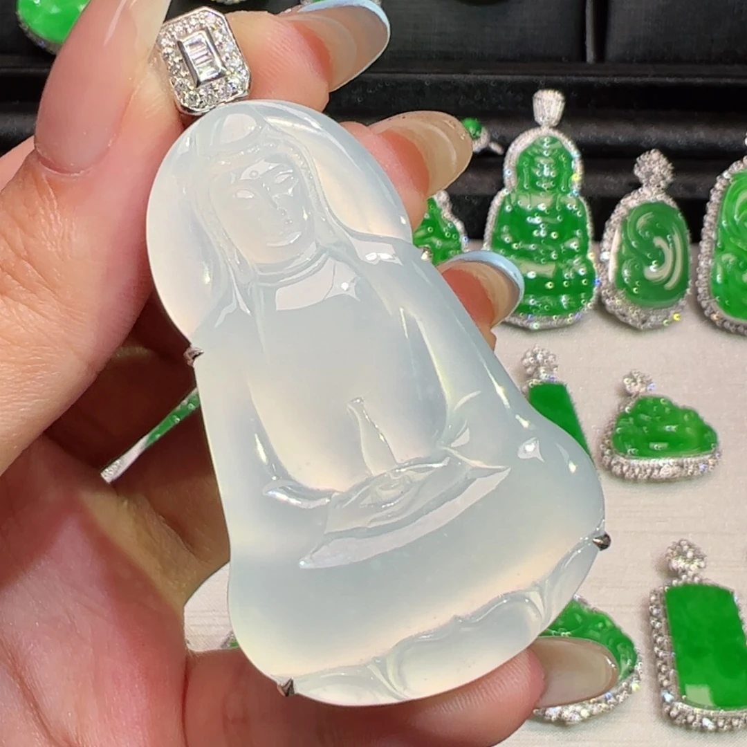 颈饰18K金镶嵌翡翠