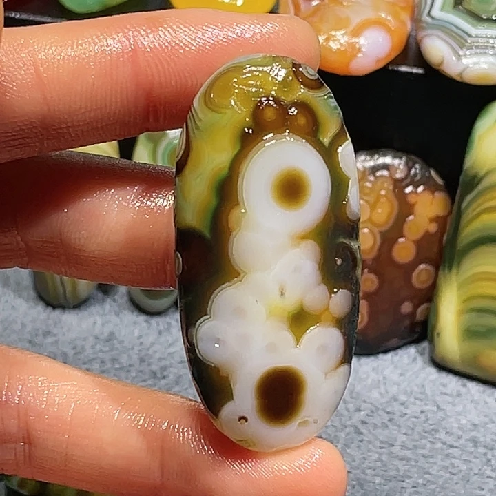 玛瑙/玉髓未镶嵌珠宝奇石
