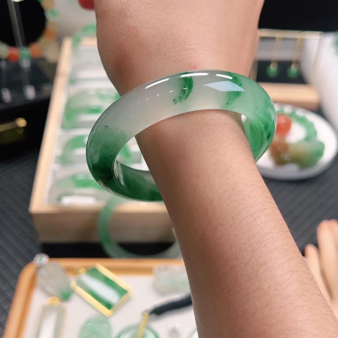 石英质玉未镶嵌手镯55