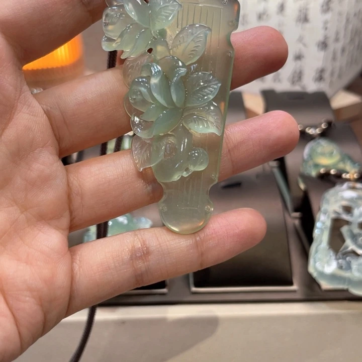 相***生蛇纹石玉未镶嵌颈饰