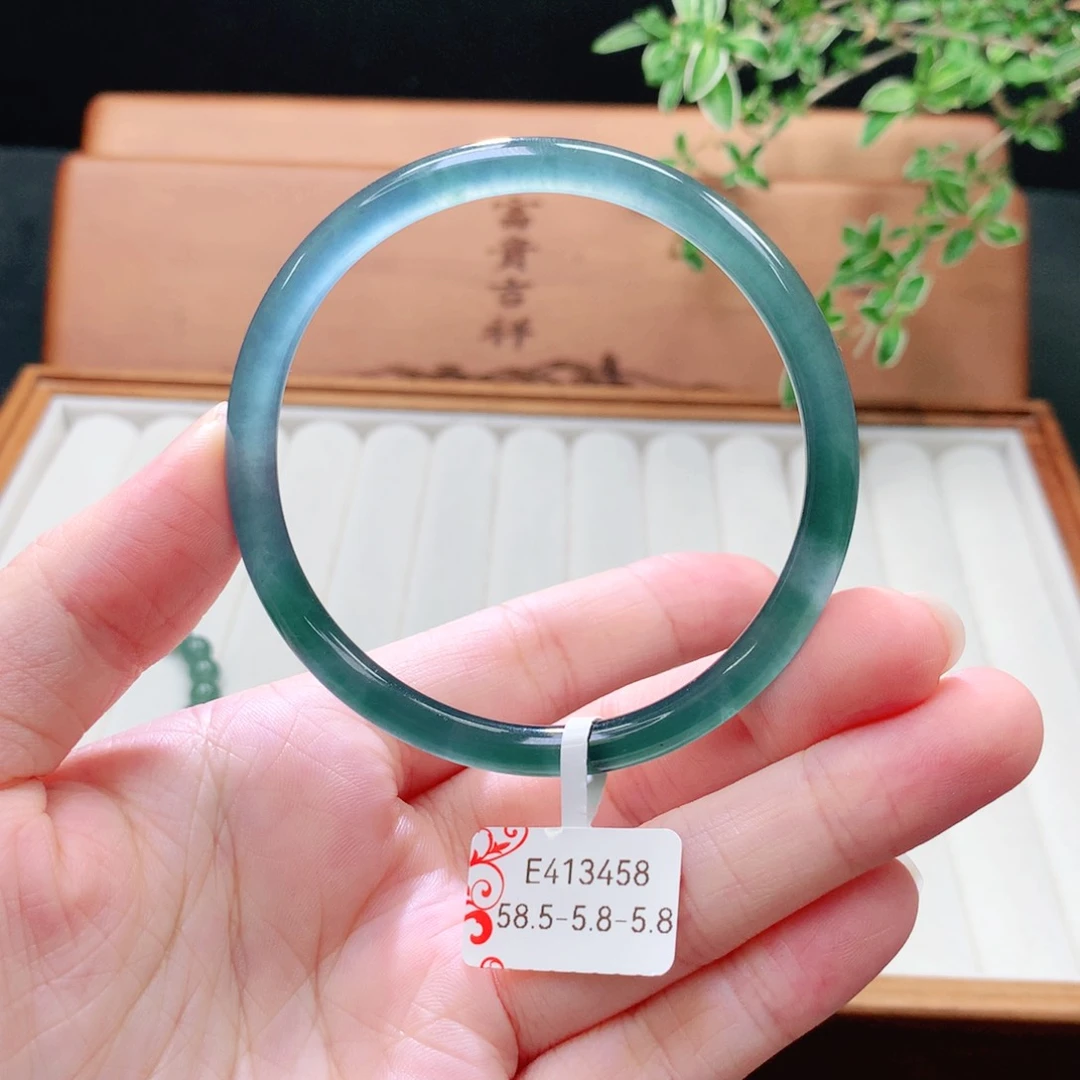 未镶嵌手镯（圆镯）翡翠