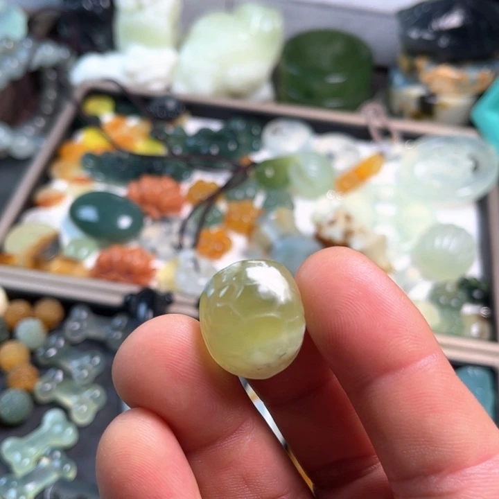 蛇纹石玉未镶嵌挂件