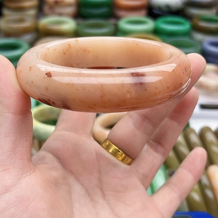 未镶嵌手镯（圆镯）石英质玉